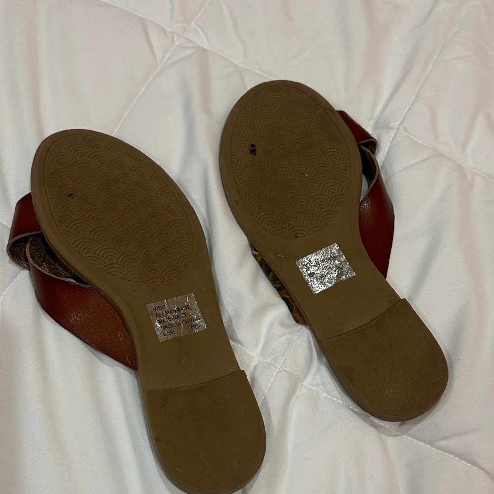NWOT POP Brown Leather Buckle Toe-Loop Sandals size 6.5M - Picture 6 of 8